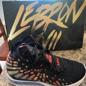 NEW LeBron VXII Basketball Shoes 7.5M/9W